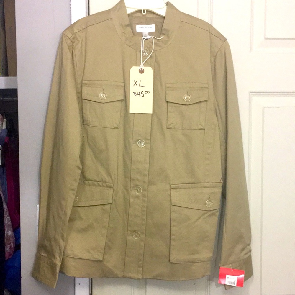 Women’s jacket from Isaac Mizrahi For Target. Never worn. Full sleeves, buttons